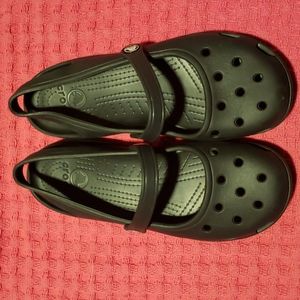 Pair of Size 10 W Women's Strapped Crocs